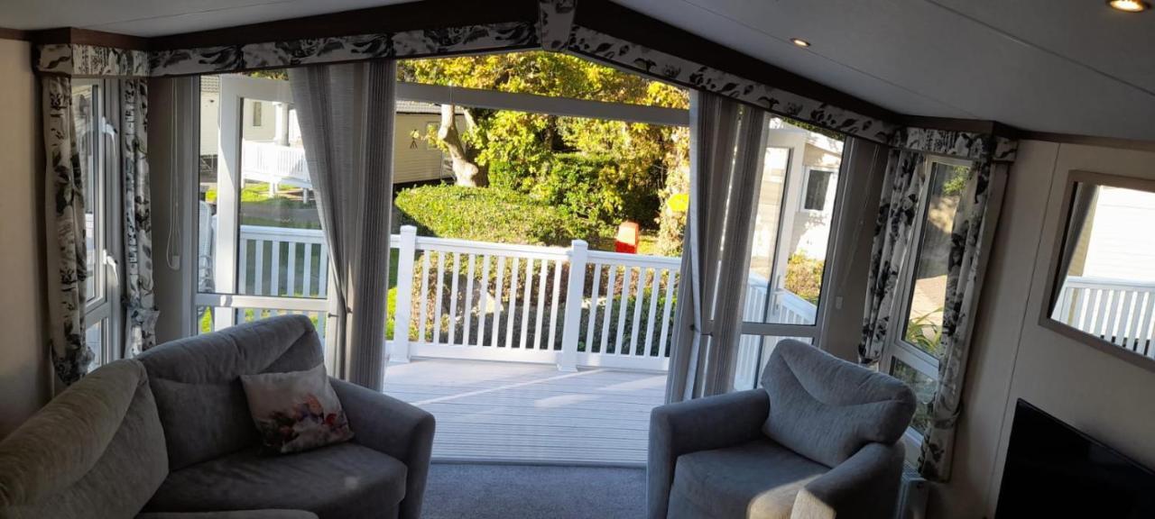 Family Breaks At Rockley Park With Prosecco And A Box Of Chocolates On Arrival Vila Poole Exterior foto