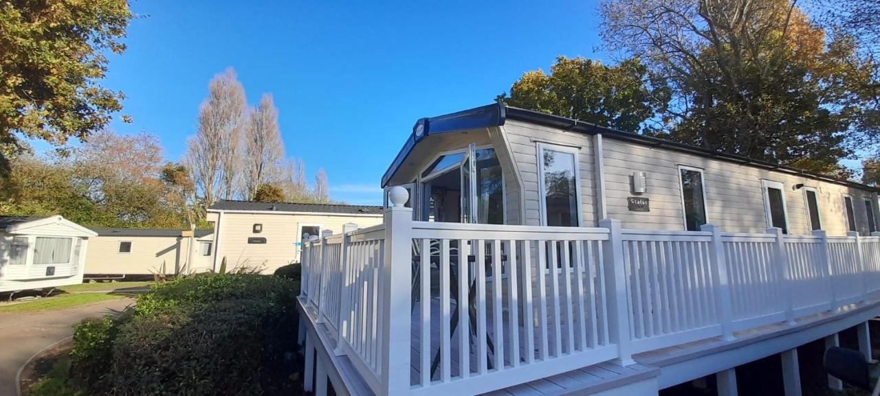 Family Breaks At Rockley Park With Prosecco And A Box Of Chocolates On Arrival Vila Poole Exterior foto