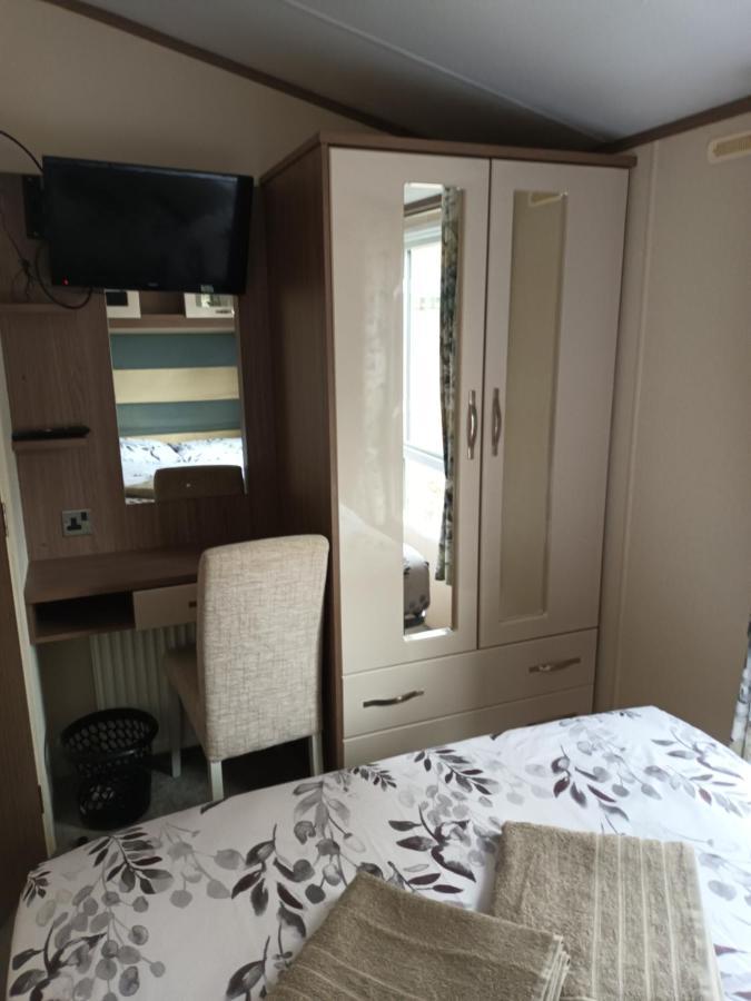 Family Breaks At Rockley Park With Prosecco And A Box Of Chocolates On Arrival Vila Poole Exterior foto
