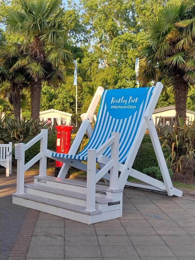 Family Breaks At Rockley Park With Prosecco And A Box Of Chocolates On Arrival Vila Poole Exterior foto
