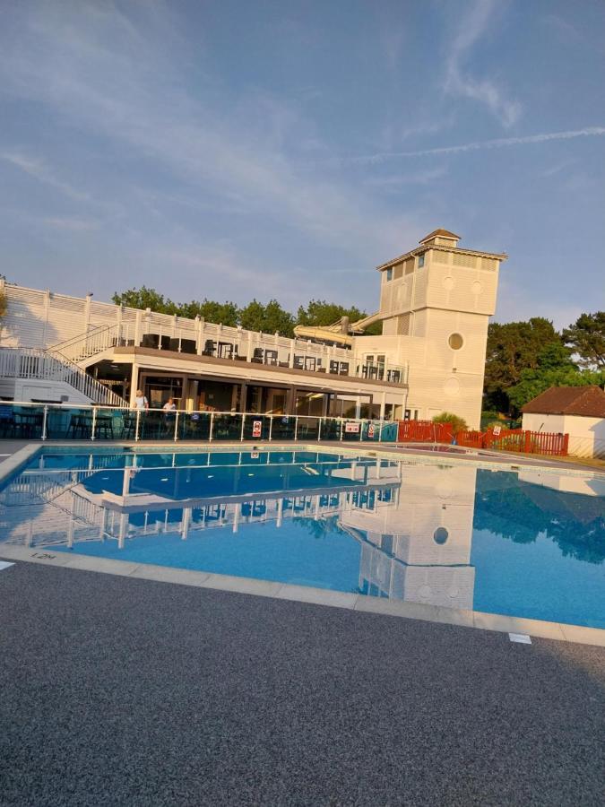 Family Breaks At Rockley Park With Prosecco And A Box Of Chocolates On Arrival Vila Poole Exterior foto