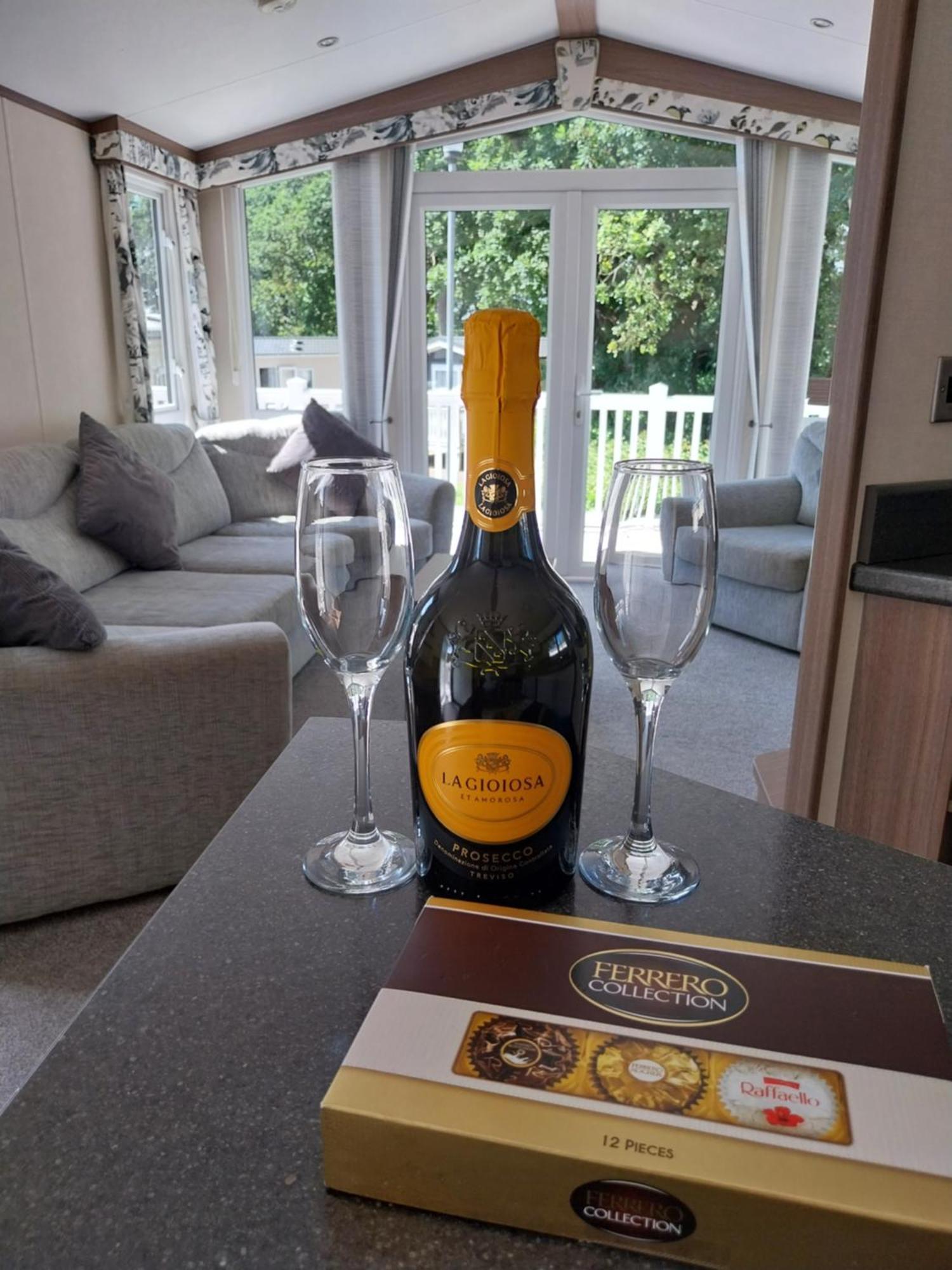 Family Breaks At Rockley Park With Prosecco And A Box Of Chocolates On Arrival Vila Poole Exterior foto